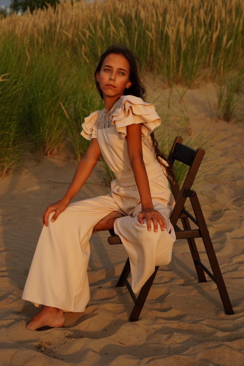 Slávnostný overal Beatrice pre dievčatá s čipkou – detail