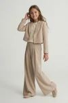 slávnostný dievčenský komplet emi v béžovej farbe, dievčenský komplet ZOYA Fashion, slávnostné detské oblečenie, komplet na prijímanie pre dievča, elegantný komplet pre dieťa, slovenské detské oblečenie