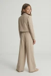 slávnostný dievčenský komplet emi v béžovej farbe detail materiálu, kvalitný polyester, premyslené detaily, dievčenský komplet ZOYA